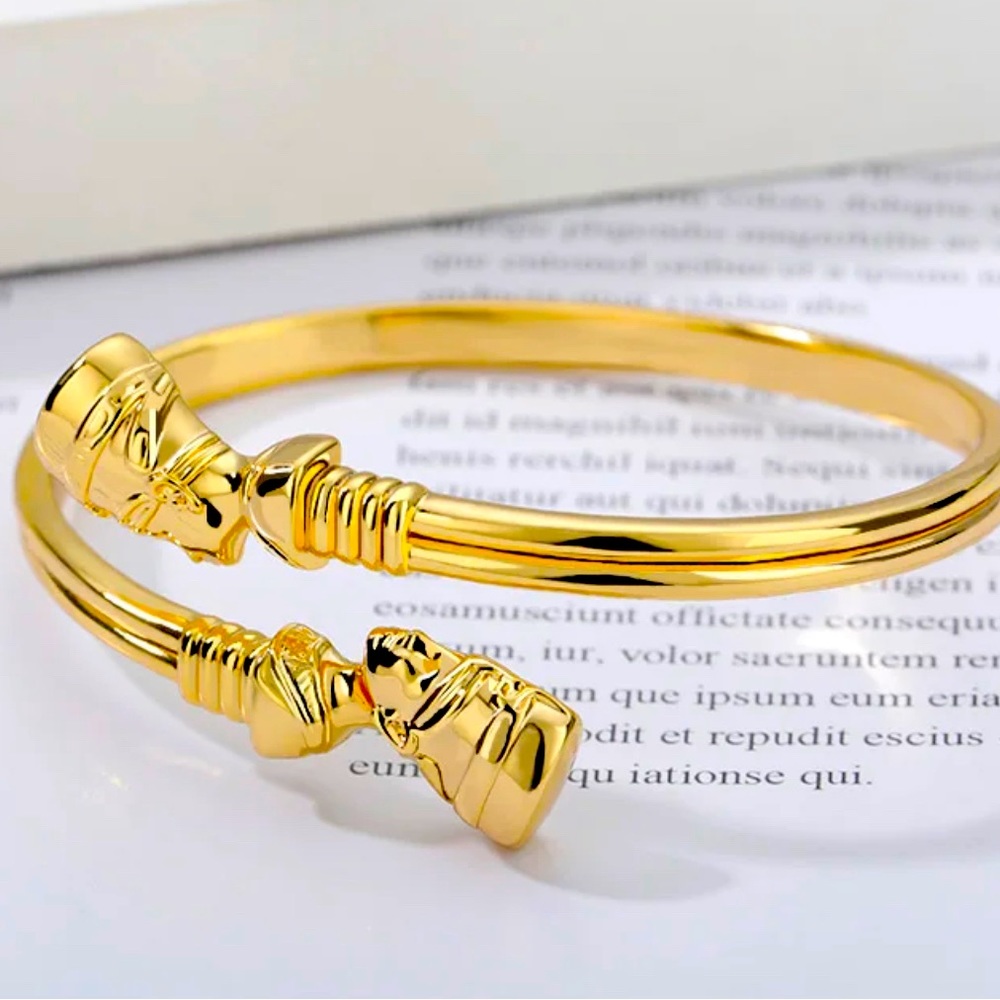 Egyptian Queen Nefertiti gold tone bracelet. Unique find